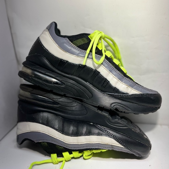 OG Airmax 95 black and volt 7Y Preowned - Picture 3 of 7